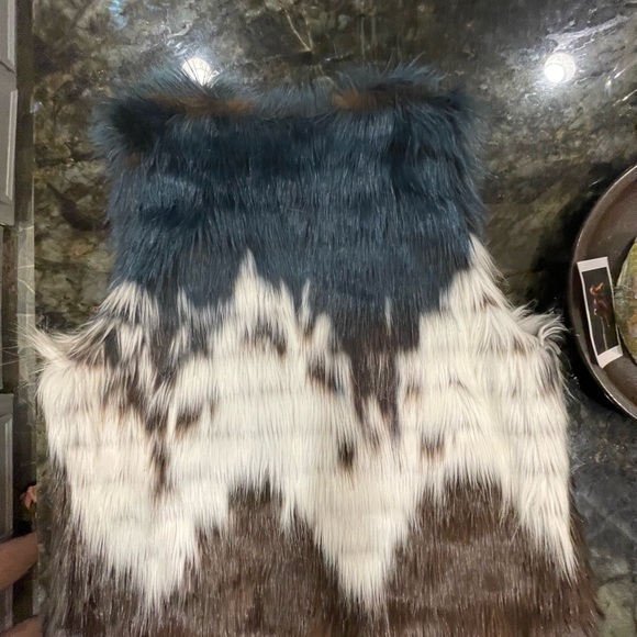 Tricolor Fur Vest - Picture 2 of 4